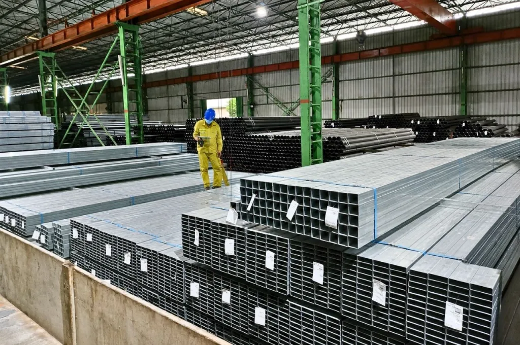 Thép Vinh Phú cam kết cung cấp sắt hộp Hòa Phát với đầy đủ chứng chỉ CO/CQ, đảm bảo chất lượng.