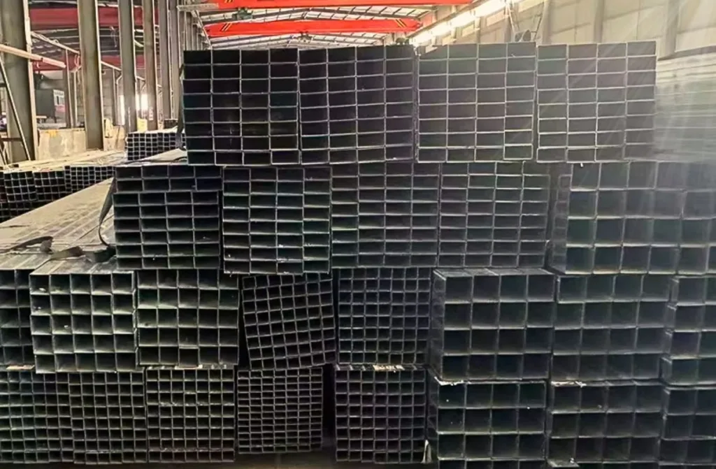 Đa dạng chủng loại thép hộp đen và mạ kẽm do Thép Vinh Phú cung cấp.