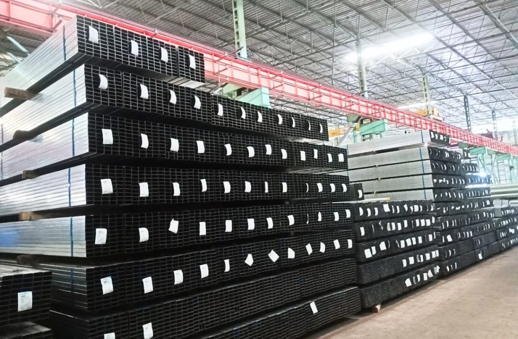 Thép Vinh Phú cam kết cung cấp thép hộp mạ kẽm Hòa Phát chính hãng, đa dạng chủng loại và luôn có sẵn tại kho.