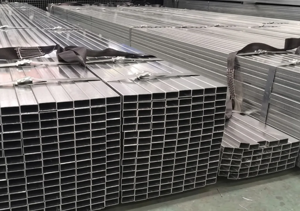 Lớp mạ kẽm giúp tăng cường khả năng chống ăn mòn cho thép hộp 10x20
