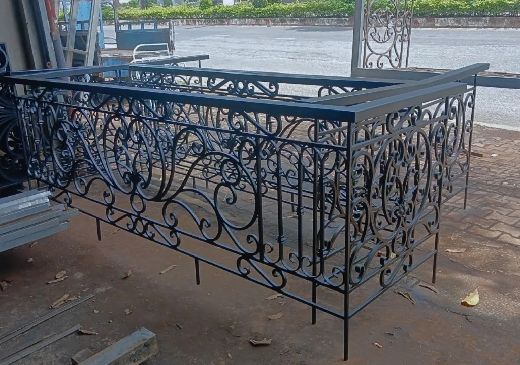 Sắt hộp 10x20 được ứng dụng rộng rãi từ khung bàn ghế đến lan can