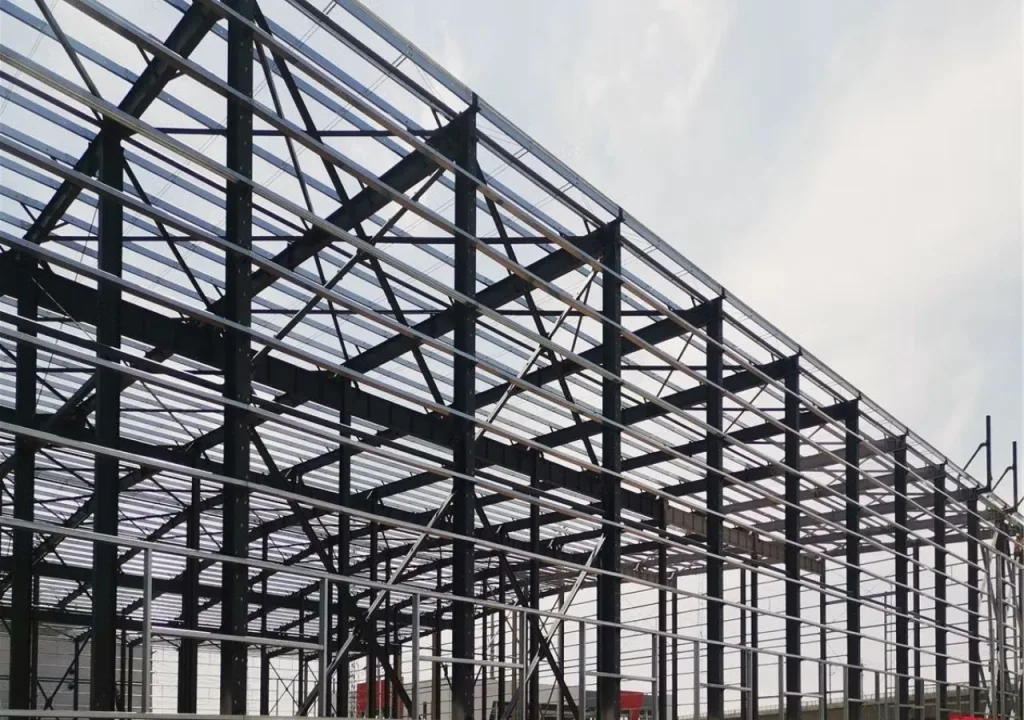 Sắt hộp 50x100 Hòa Phát được ứng dụng rộng rãi trong các công trình dân dụng và công nghiệp