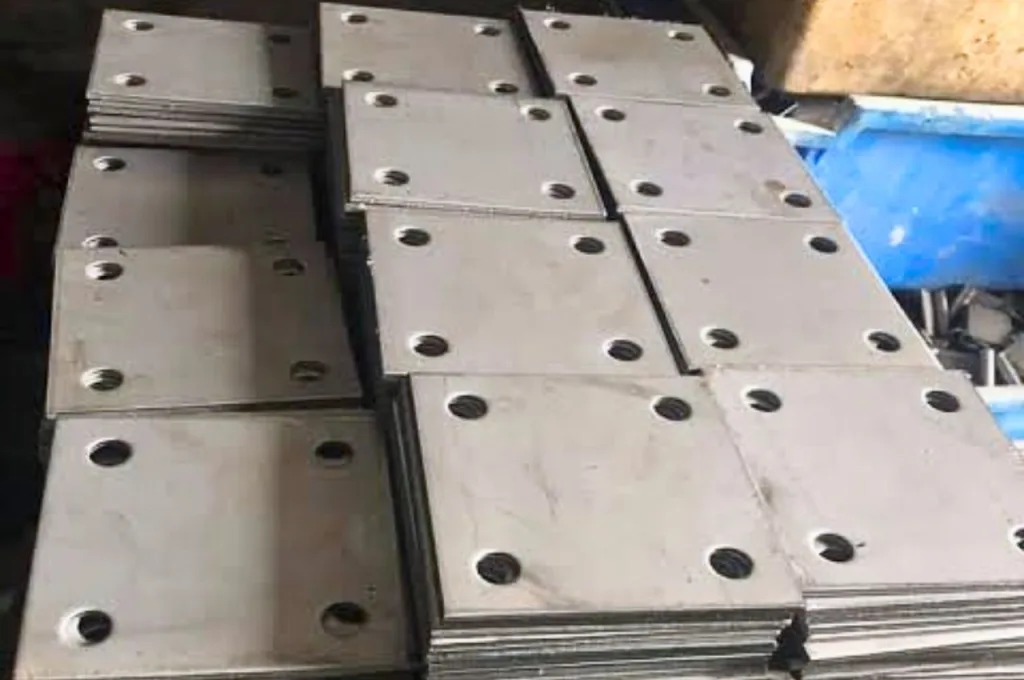 Thép bản mã vuông