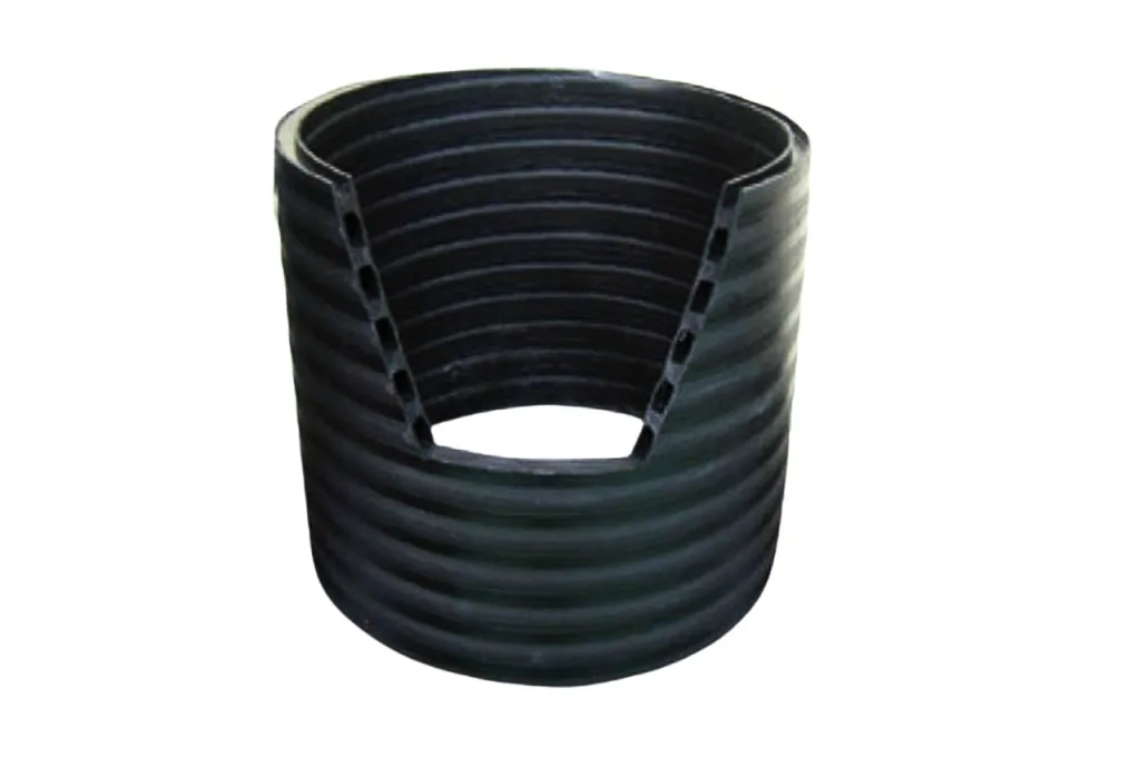 Mặt cắt chi tiết thể hiện rõ lớp gân xoắn chịu lực bên ngoài và lớp phẳng mịn chống bám cặn bên trong của ống HDPE