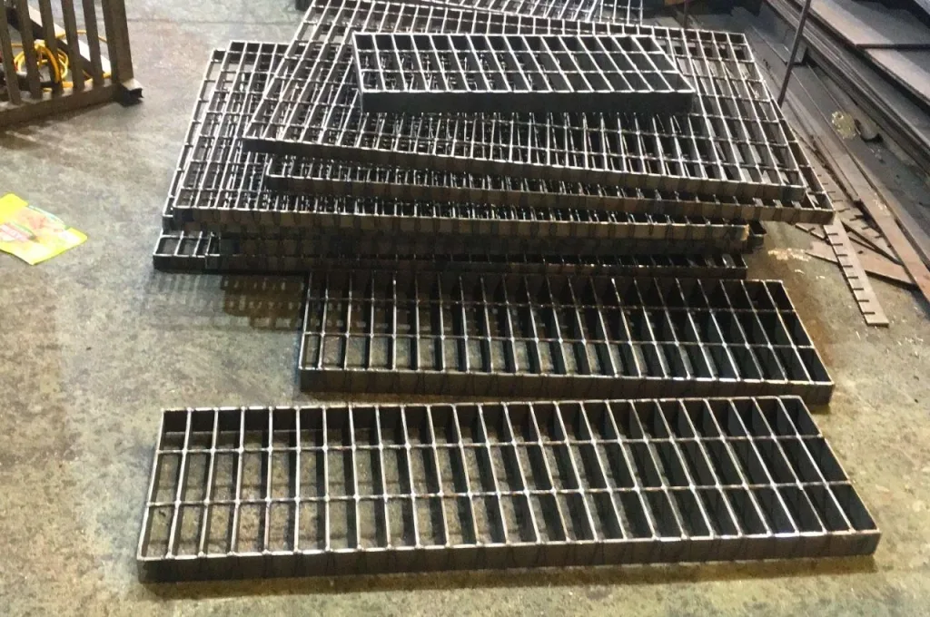 Tấm Sàn Grating Thép Đen