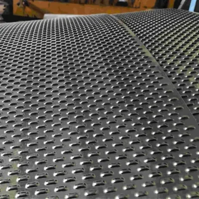 Tấm th&eacute;p đục lỗ mạ kẽm chất lượng cao sẵn s&agrave;ng b&agrave;n giao cho đối t&aacute;c tại Th&eacute;p Vinh Ph&uacute;