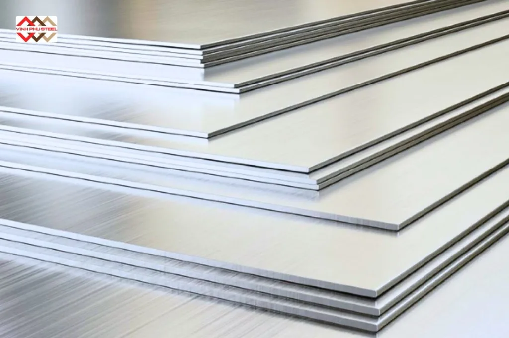 Thép trắng có hai khái niệm phổ biến là thép gió công cụ và thép không gỉ (inox)