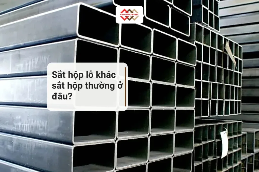 Bó thép hộp chữ nhật đen xếp trong kho, thép hộp nền để gia công thành sắt hộp lỗ