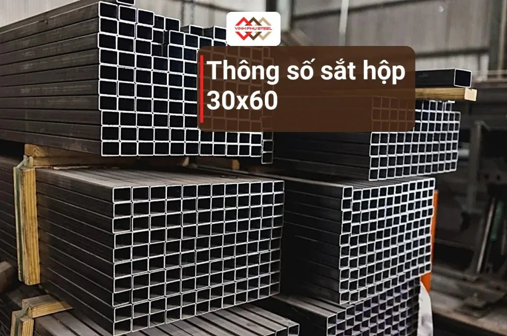 Các bó thép hộp đen xếp lớp trong kho, minh hoạ cho thông số sắt hộp 30x60