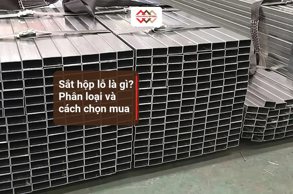 Các bó thép hộp chữ nhật mạ kẽm xếp trong kho, thép hộp nền của sắt hộp lỗ
